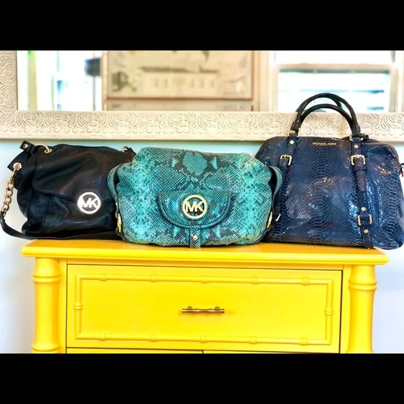 Micheal Kors Turquoise Snake Skin Bag - Picture 8 of 16